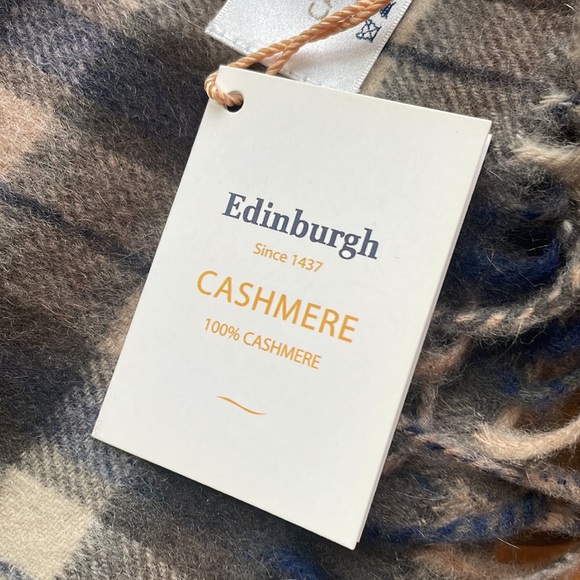 NWT Edinburg Cashmere 100% Cashmere Tartan Unisex Scarf in Winter Check - Picture 7 of 15